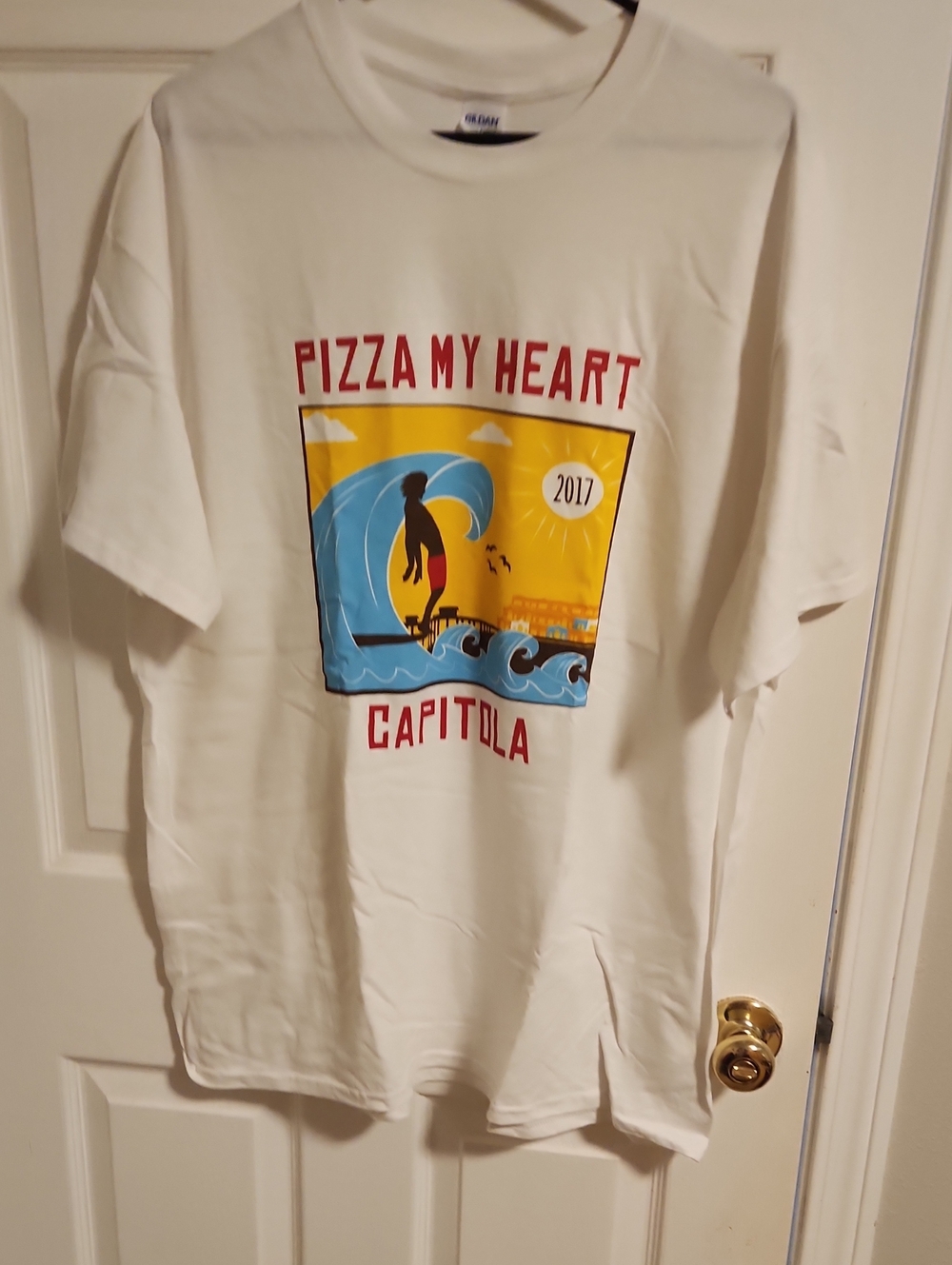 0Gildan White 'Pizza My Heart Capitola' Surf Graphic Tee 2017